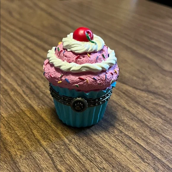 NIB Boyd’s 2010 Retired Limited Edition. Nana Betty’s Cupcake w/Sweetie McBibble - Picture 8 of 12